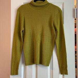 Real clothes Sal’s fifth avenue Olive Green Ribbed Turtleneck Sweater M100% silk
